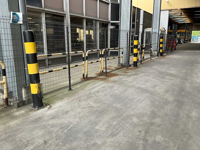 Metalen veiligheidspalen en hekken (24x) - afbeelding 24 van  24