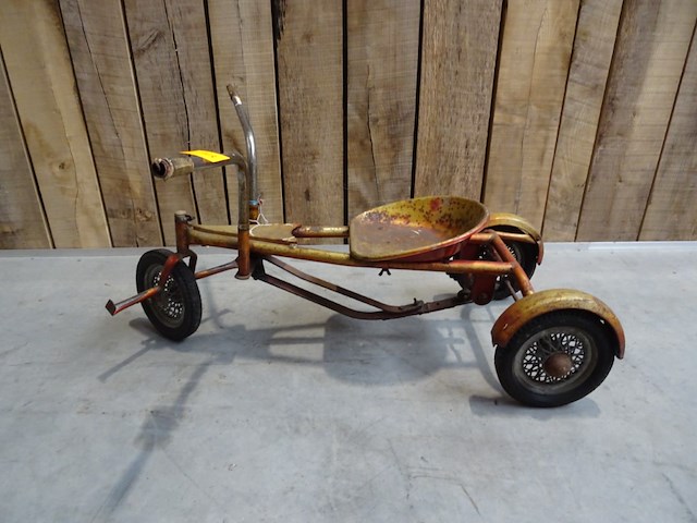 Metalen vintage driewieler - afbeelding 1 van  3