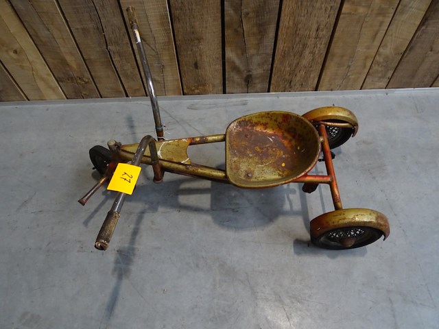 Metalen vintage driewieler - afbeelding 2 van  3
