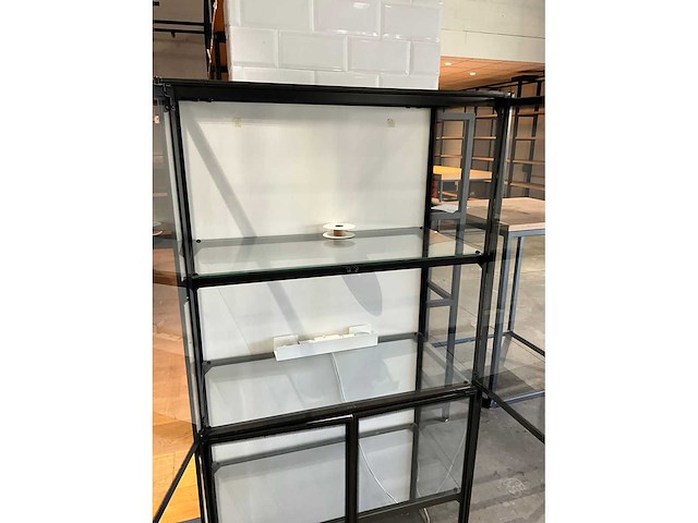 Metalen vitrinekast - afbeelding 3 van  4