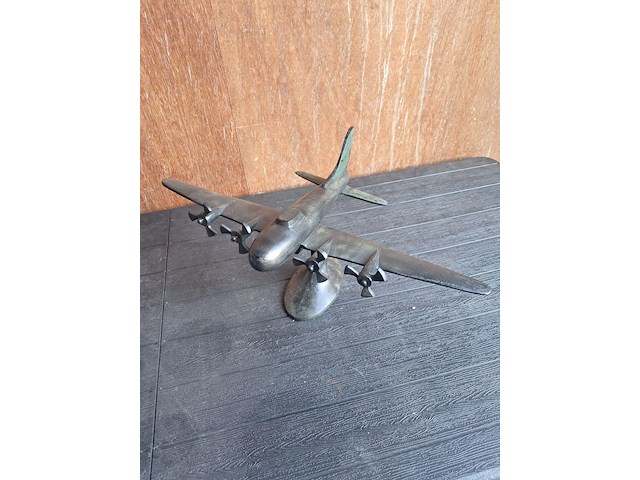 Metalen vliegtuig bommenwerper wo2 b-17 flying fortress.met gepatineerde afwerking l 340mm b 560mm h 270mm - afbeelding 1 van  5