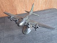 Metalen vliegtuig bommenwerper wo2 b-17 flying fortress.met gepatineerde afwerking l 340mm b 560mm h 270mm