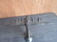 Metalen vliegtuig bommenwerper wo2 b-17 flying fortress.met gepatineerde afwerking l 340mm b 560mm h 270mm - afbeelding 3 van  5
