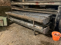 Metalen voederbakken (2x)