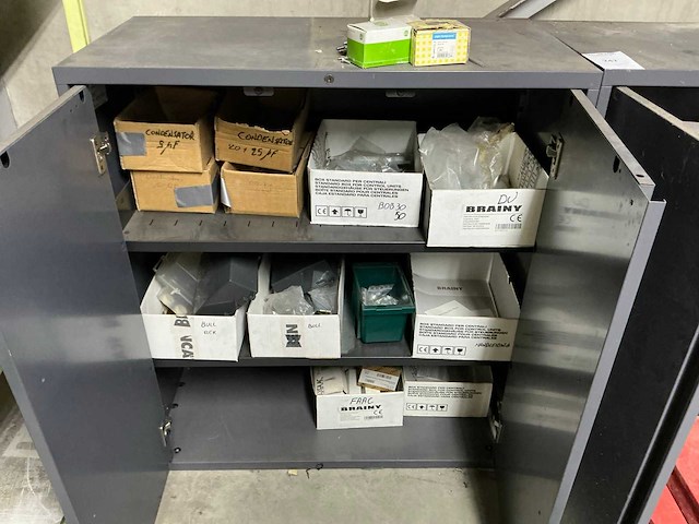 Metalen voorraadkasten (2x) - afbeelding 1 van  4