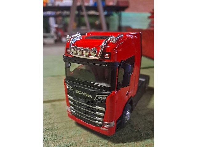 Metalen vrachtwagen scania met verlichting en geluid - afbeelding 5 van  7