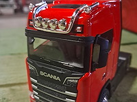 Metalen vrachtwagen scania met verlichting en geluid - afbeelding 5 van  7