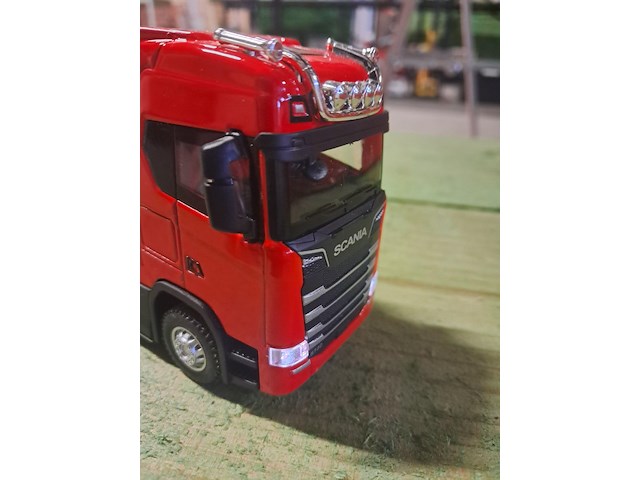 Metalen vrachtwagen scania met verlichting en geluid - afbeelding 7 van  7