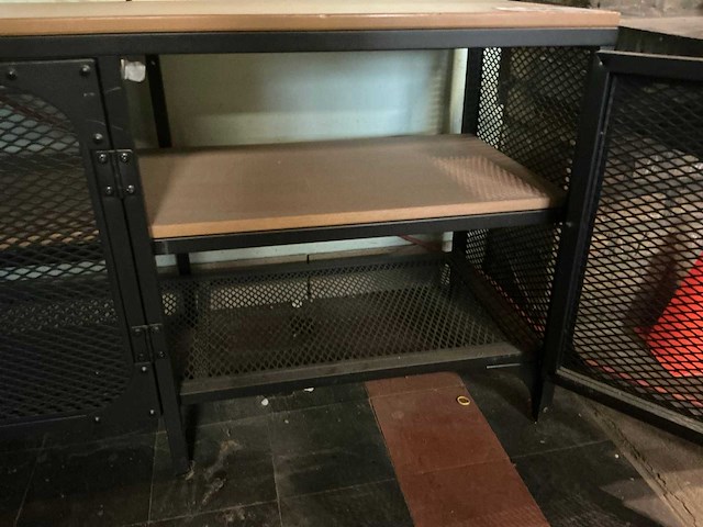 Metalen wandmeubel - afbeelding 3 van  3