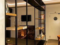 Metalen wandrek met houten plankjes - afbeelding 2 van  6