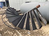 Metalen wenteltrap - afbeelding 1 van  6