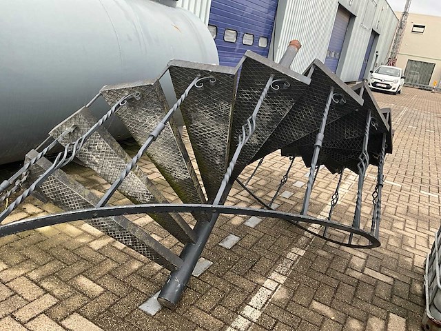 Metalen wenteltrap - afbeelding 6 van  6