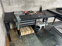 Metalen werkbank met bankschroef, gereedschapskist wolfgang klein handgerief (8,9) - afbeelding 3 van  3