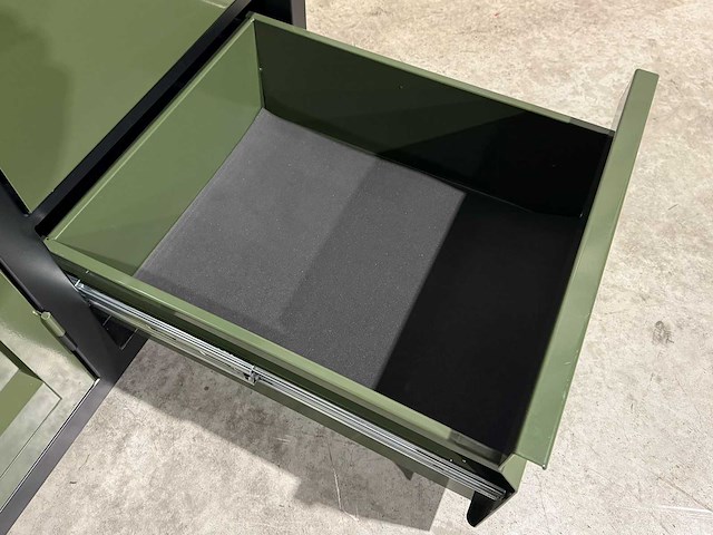 Metalen werkbank met houten werkblad - afbeelding 4 van  12