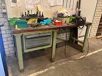 Metalen werkbank met inhoud - afbeelding 1 van  10