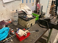 Metalen werkbank met inhoud - afbeelding 7 van  10