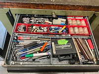 Metalen werkbank met inhoud - afbeelding 8 van  10
