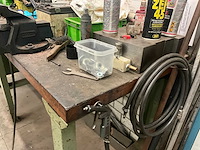 Metalen werkbank met inhoud - afbeelding 10 van  10