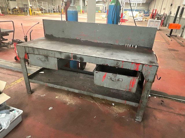 Metalen werkbank met opstaande rugwand en 2 laden - afbeelding 1 van  3