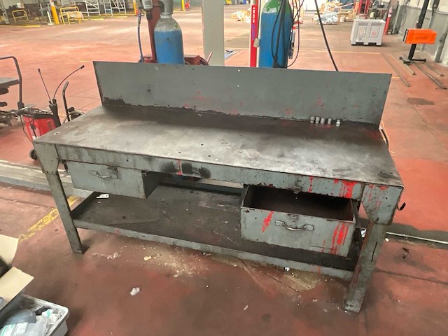 Metalen werkbank met opstaande rugwand en 2 laden - afbeelding 2 van  3