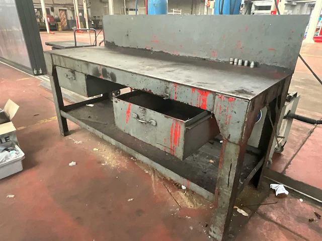 Metalen werkbank met opstaande rugwand en 2 laden - afbeelding 3 van  3