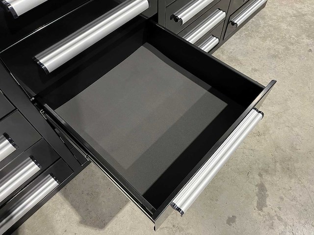 Metalen werkbank - afbeelding 11 van  14