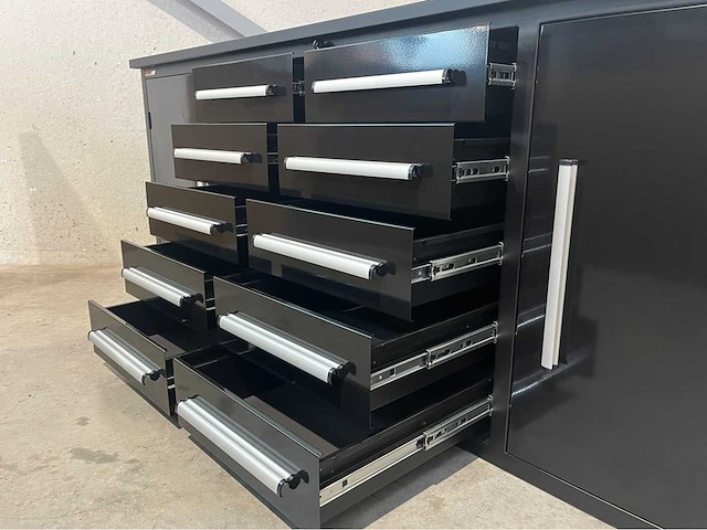 Metalen werkbank - afbeelding 13 van  14