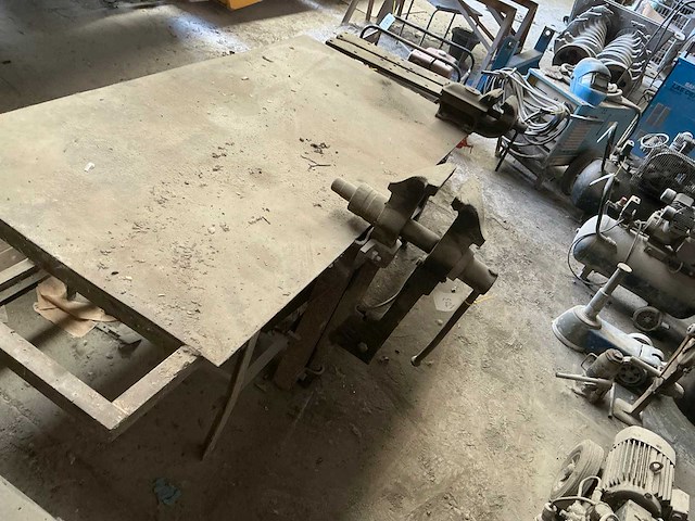Metalen werkbank - afbeelding 2 van  3