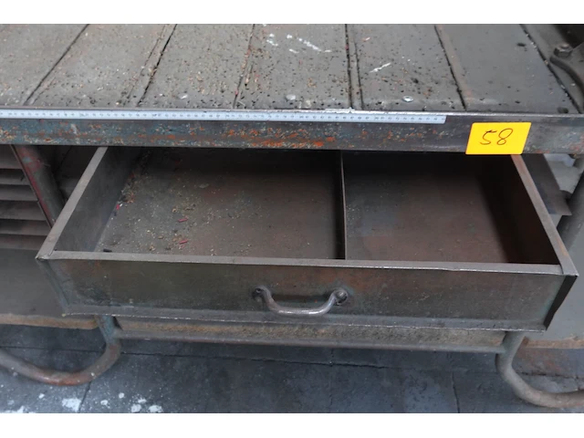 Metalen werkbank - afbeelding 4 van  5