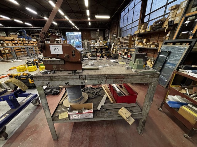 Metalen werkbank - afbeelding 1 van  7