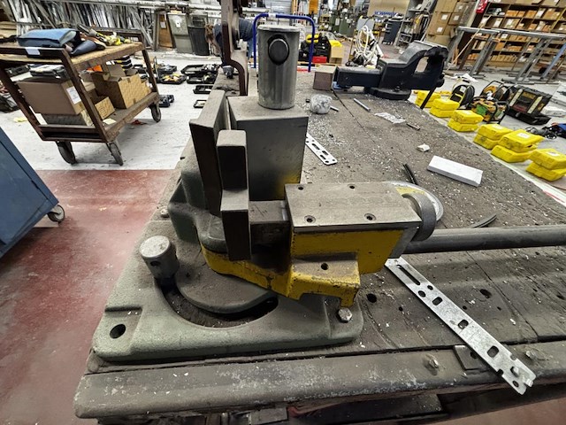 Metalen werkbank - afbeelding 4 van  7