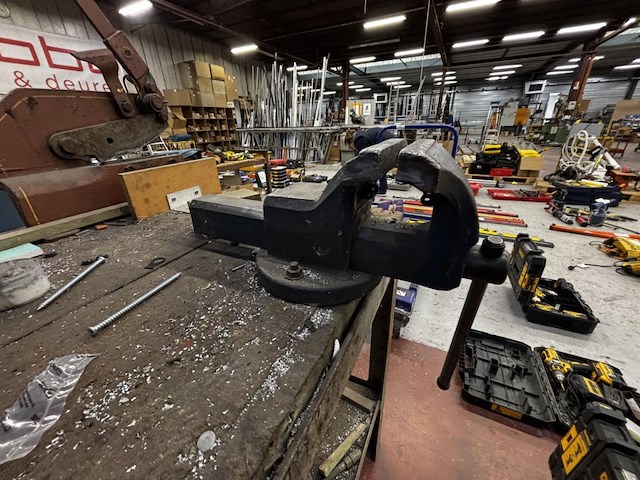 Metalen werkbank - afbeelding 6 van  7