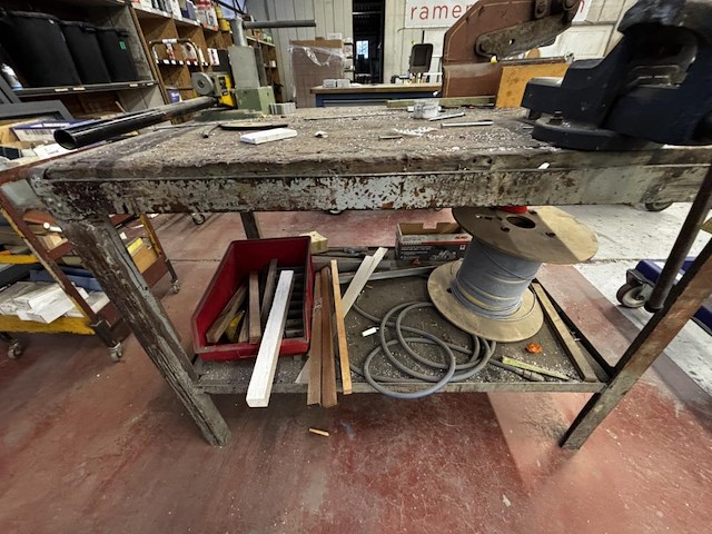 Metalen werkbank - afbeelding 7 van  7