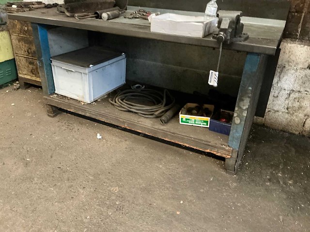 Metalen werkbank - afbeelding 1 van  4