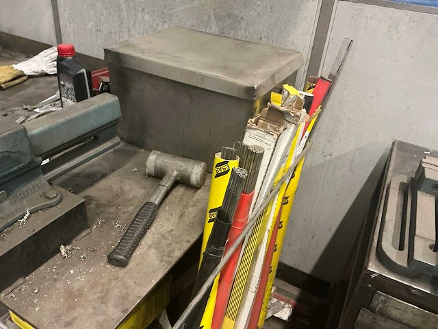 Metalen werkbank - afbeelding 4 van  4