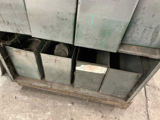 Metalen werkbank - afbeelding 7 van  7