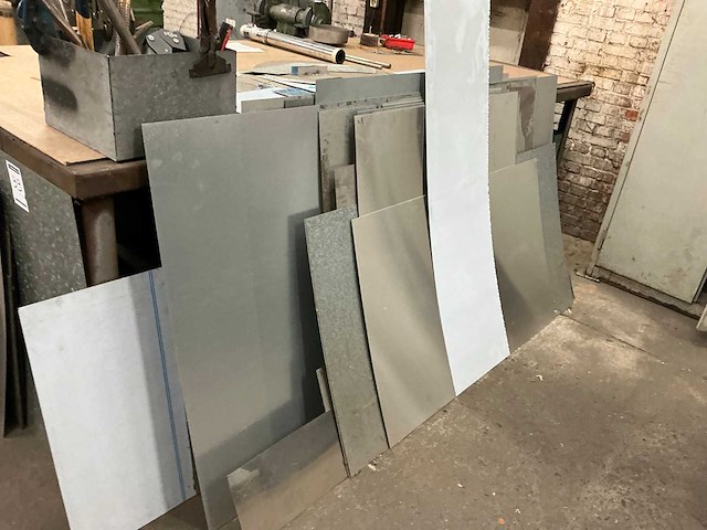 Metalen werkbank - afbeelding 6 van  6