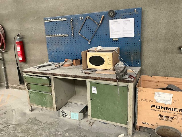 Metalen werkbank - afbeelding 1 van  9