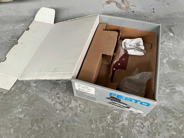 Metalen werkbank - afbeelding 8 van  9