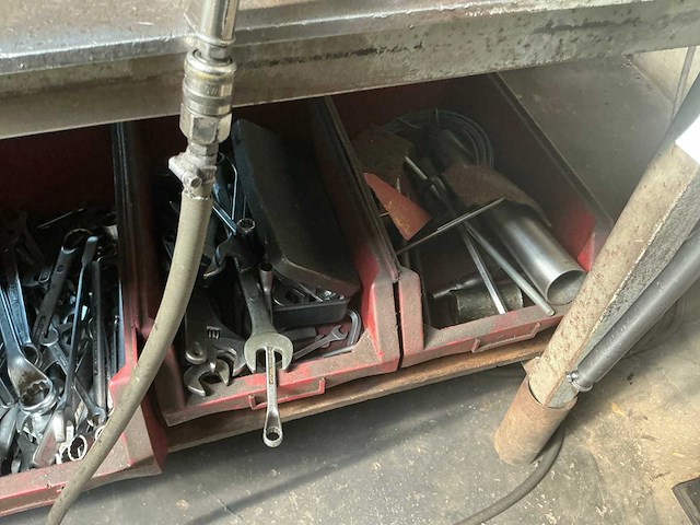 Metalen werkbank - afbeelding 10 van  12
