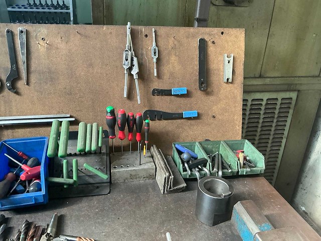 Metalen werkbank - afbeelding 11 van  12