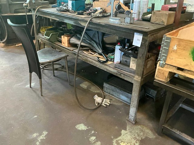 Metalen werkbank - afbeelding 1 van  4