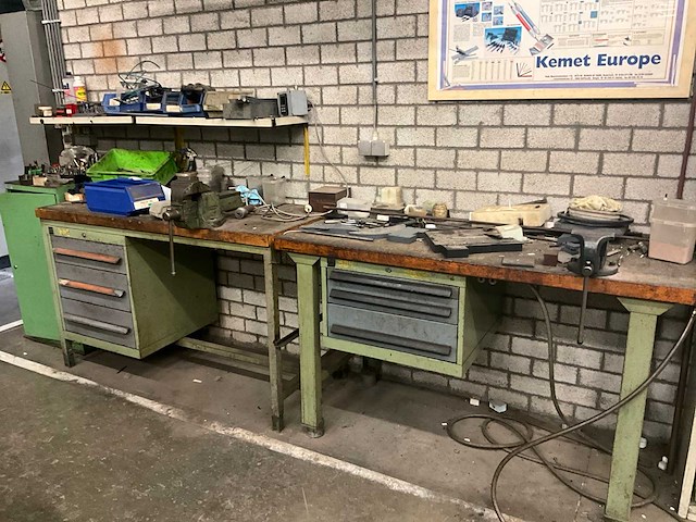 Metalen werkbanken (2x) - afbeelding 1 van  13
