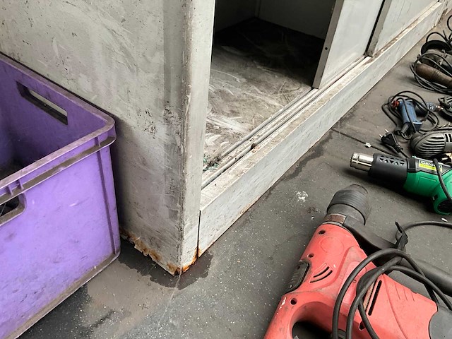 Metalen werkbanken en kasten (4x) - afbeelding 7 van  8