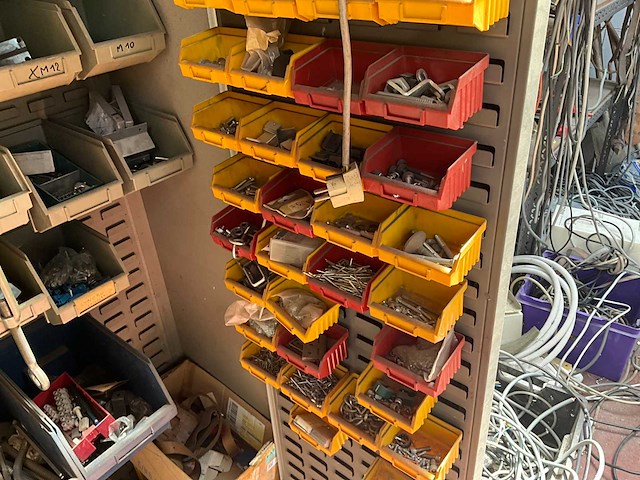 Metalen werkkast met inhoud (2x) - afbeelding 11 van  12
