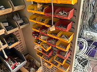 Metalen werkkast met inhoud (2x) - afbeelding 11 van  12