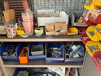 Metalen werkkast met inhoud (2x) - afbeelding 5 van  12