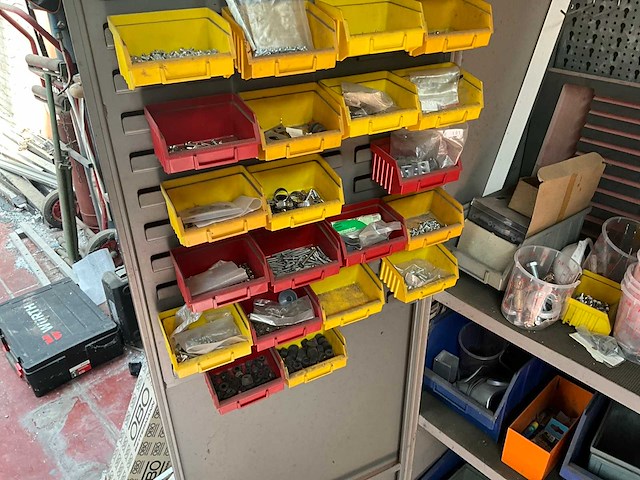 Metalen werkkast met inhoud (2x) - afbeelding 6 van  12