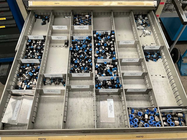 Metalen werkplaats ladenkast inhoudende festo onderdelen - afbeelding 4 van  13