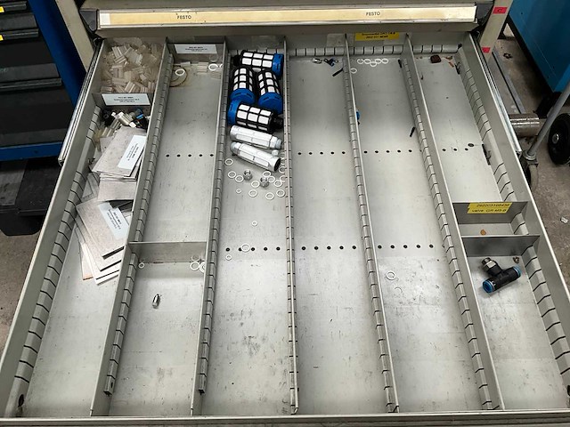 Metalen werkplaats ladenkast inhoudende festo onderdelen - afbeelding 6 van  13